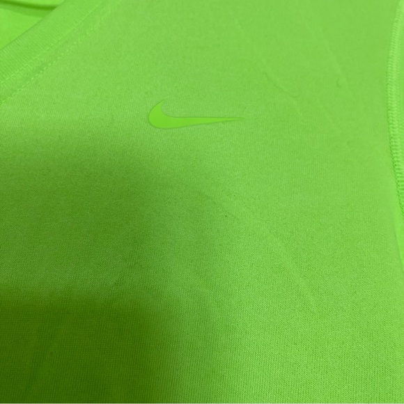 Nike dri fit womens v- neck athletic shirt in size L Nwt - Picture 4 of 6
